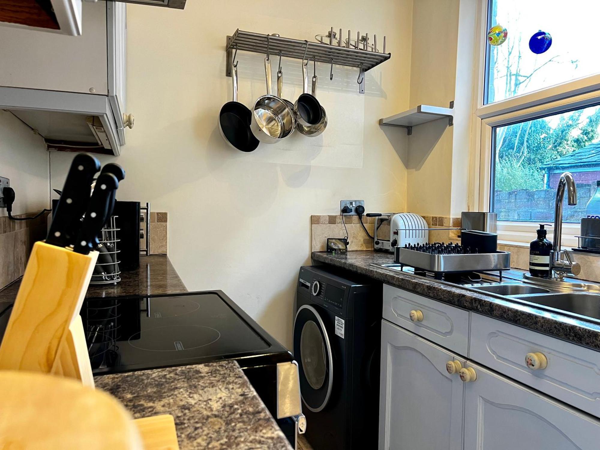 Last-minute Escape L Exclusive L Sleeps Up To 6 L Free Parking L 73 Selsey Road L Jvt Short Lets L Apartment Birmingham