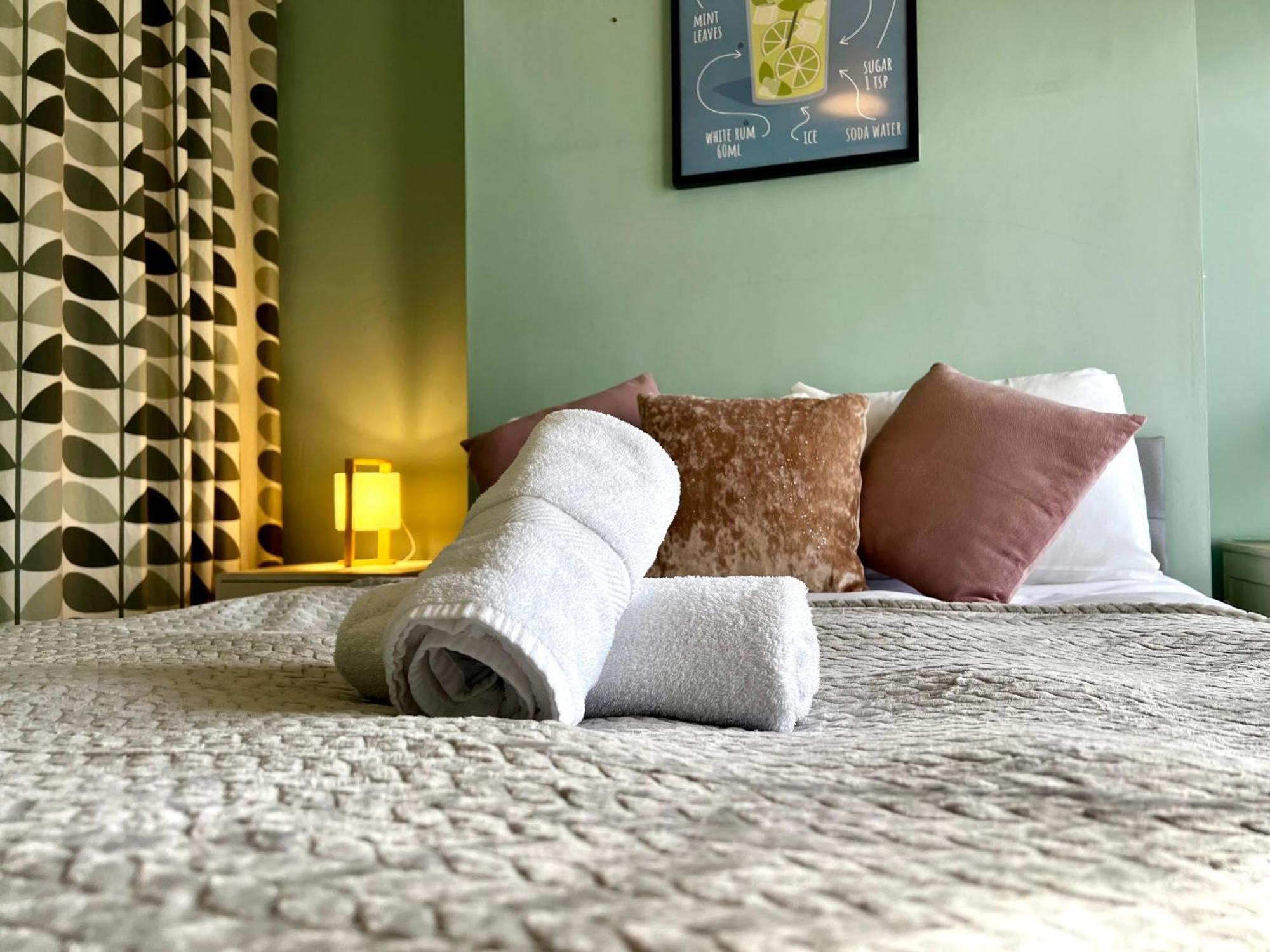 Apartment Last-minute Escape L Exclusive L Sleeps Up To 6 L Free Parking L 73 Selsey Road L Jvt Short Lets L Birmingham