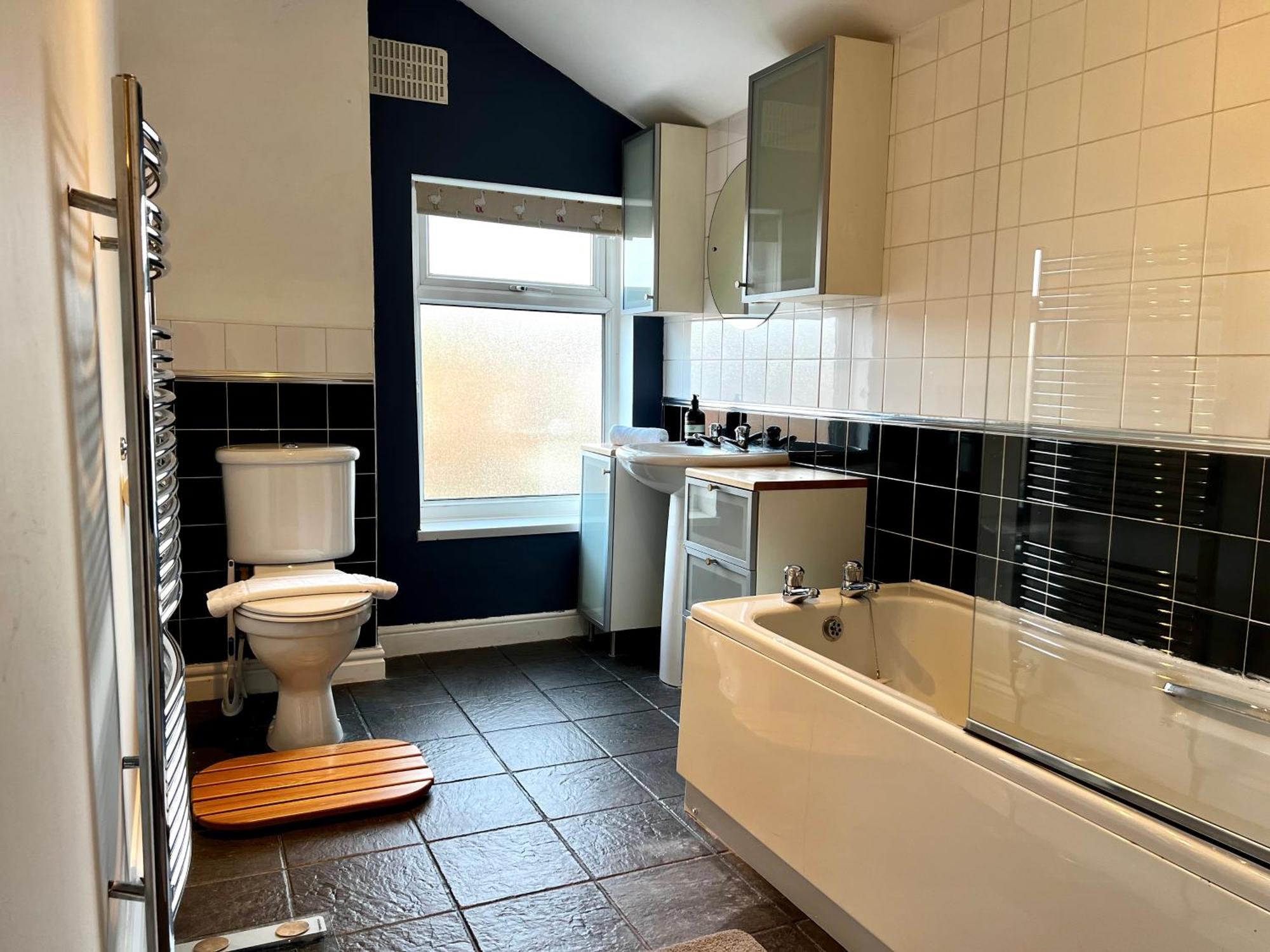Apartment Last-minute Escape L Exclusive L Sleeps Up To 6 L Free Parking L 73 Selsey Road L Jvt Short Lets L Birmingham