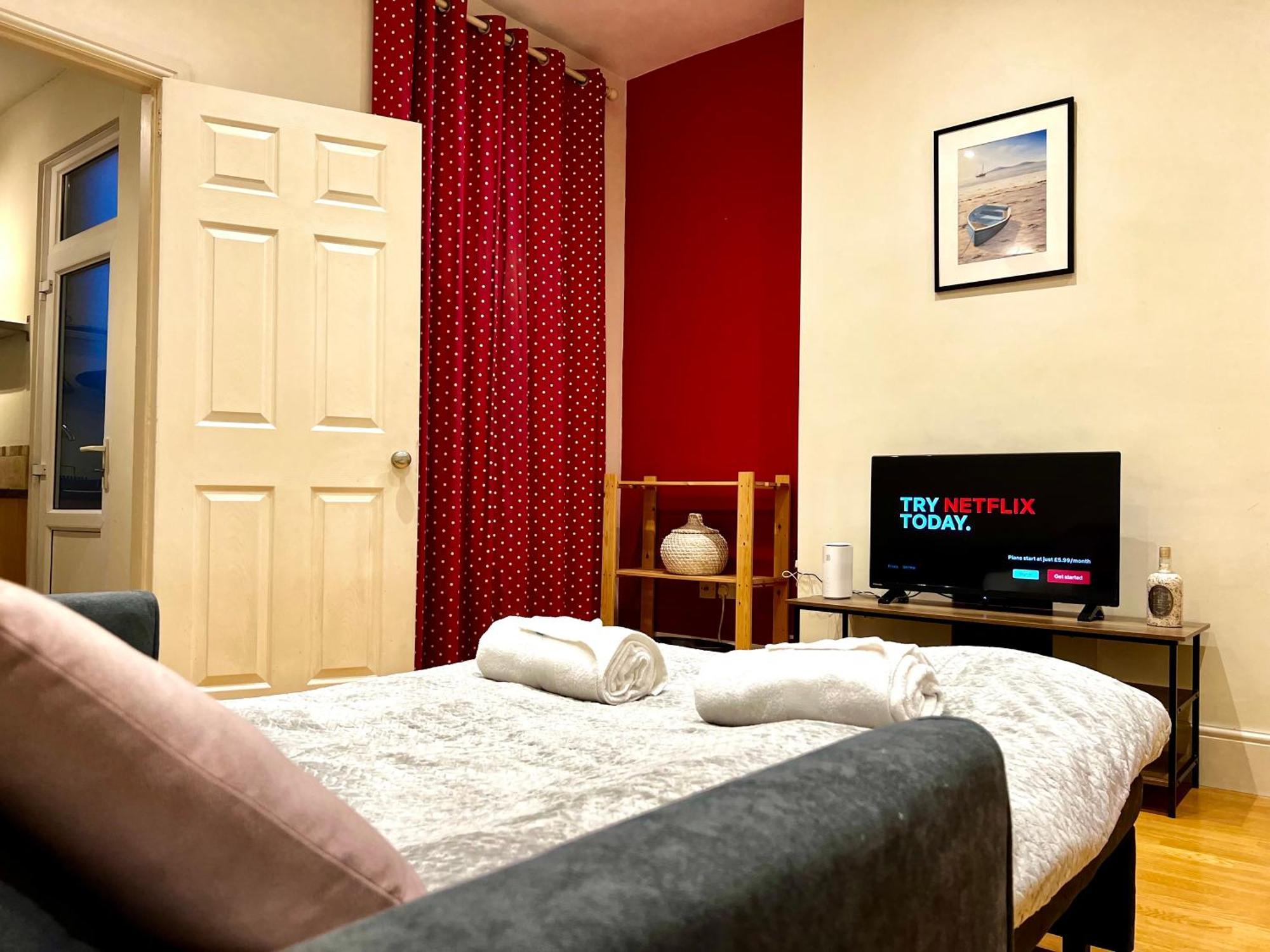 Apartment Last-minute Escape L Exclusive L Sleeps Up To 6 L Free Parking L 73 Selsey Road L Jvt Short Lets L