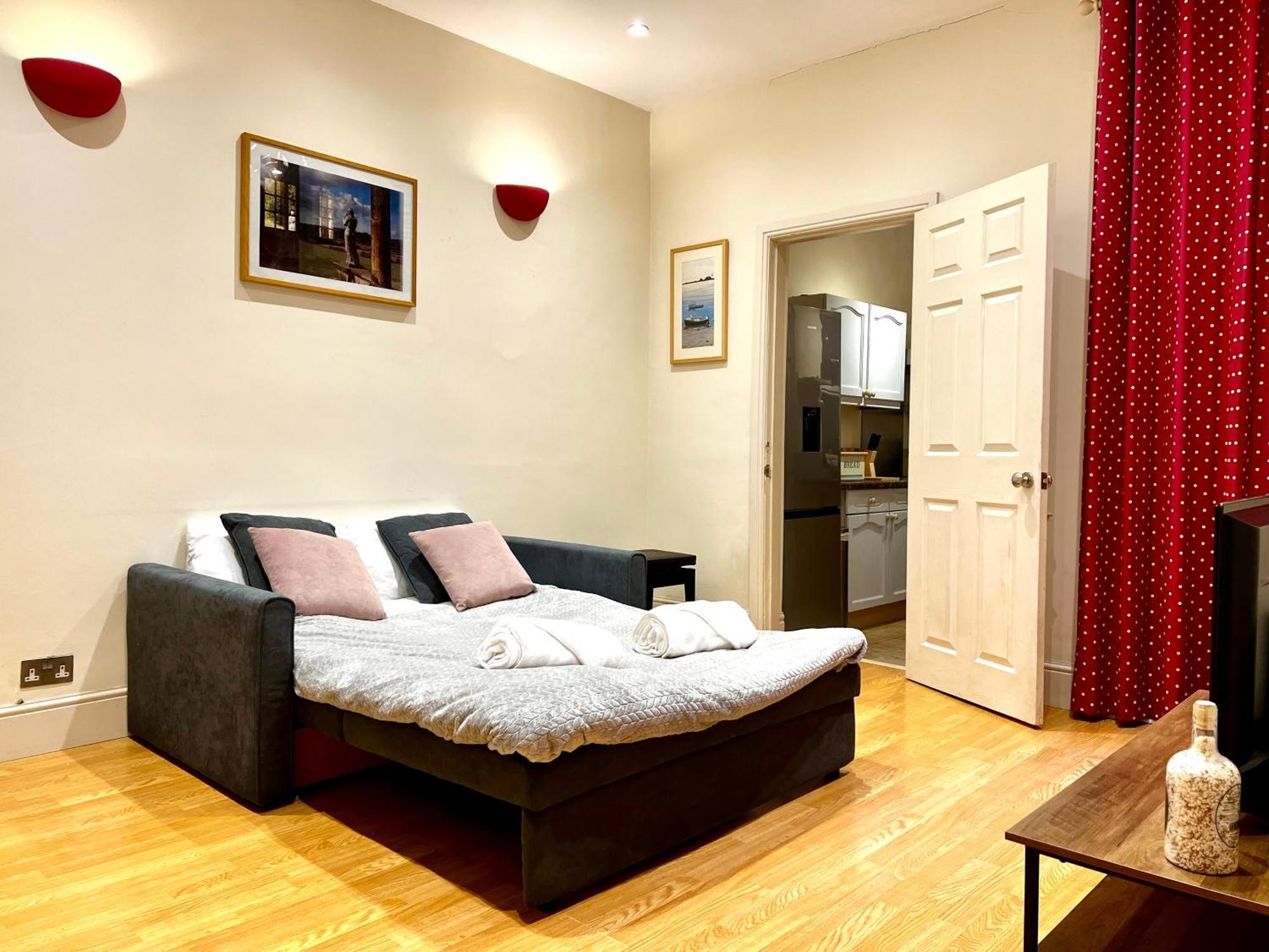 Apartment Last-minute Escape L Exclusive L Sleeps Up To 6 L Free Parking L 73 Selsey Road L Jvt Short Lets L *
