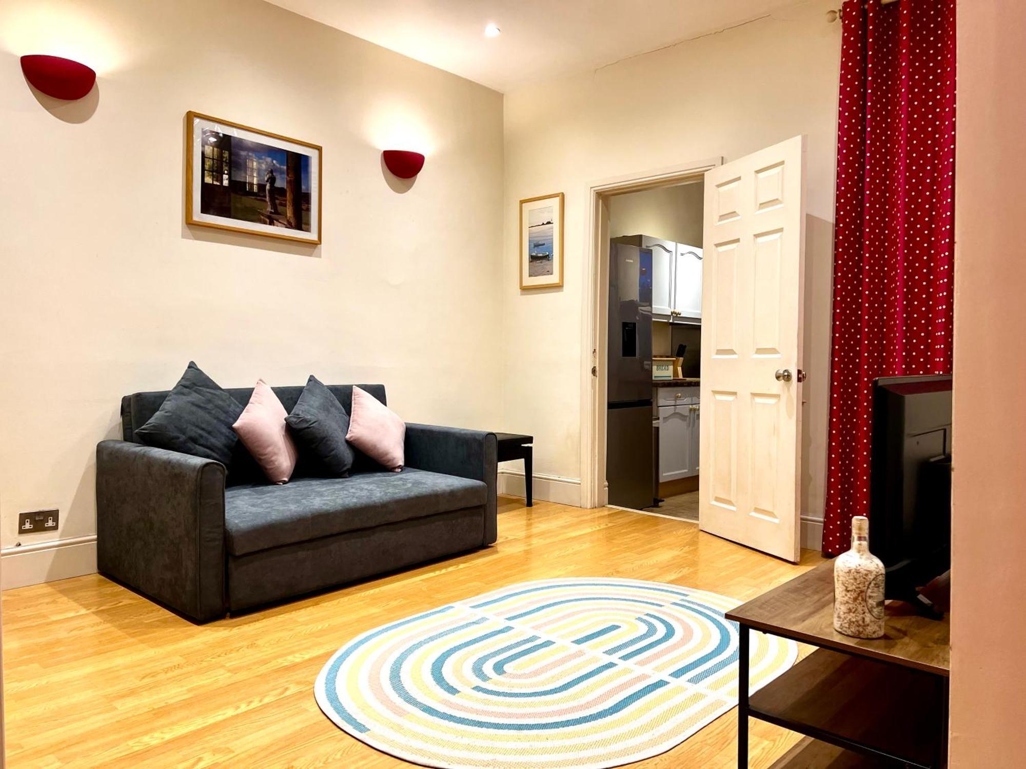 Apartment Last-minute Escape L Exclusive L Sleeps Up To 6 L Free Parking L 73 Selsey Road L Jvt Short Lets L Birmingham